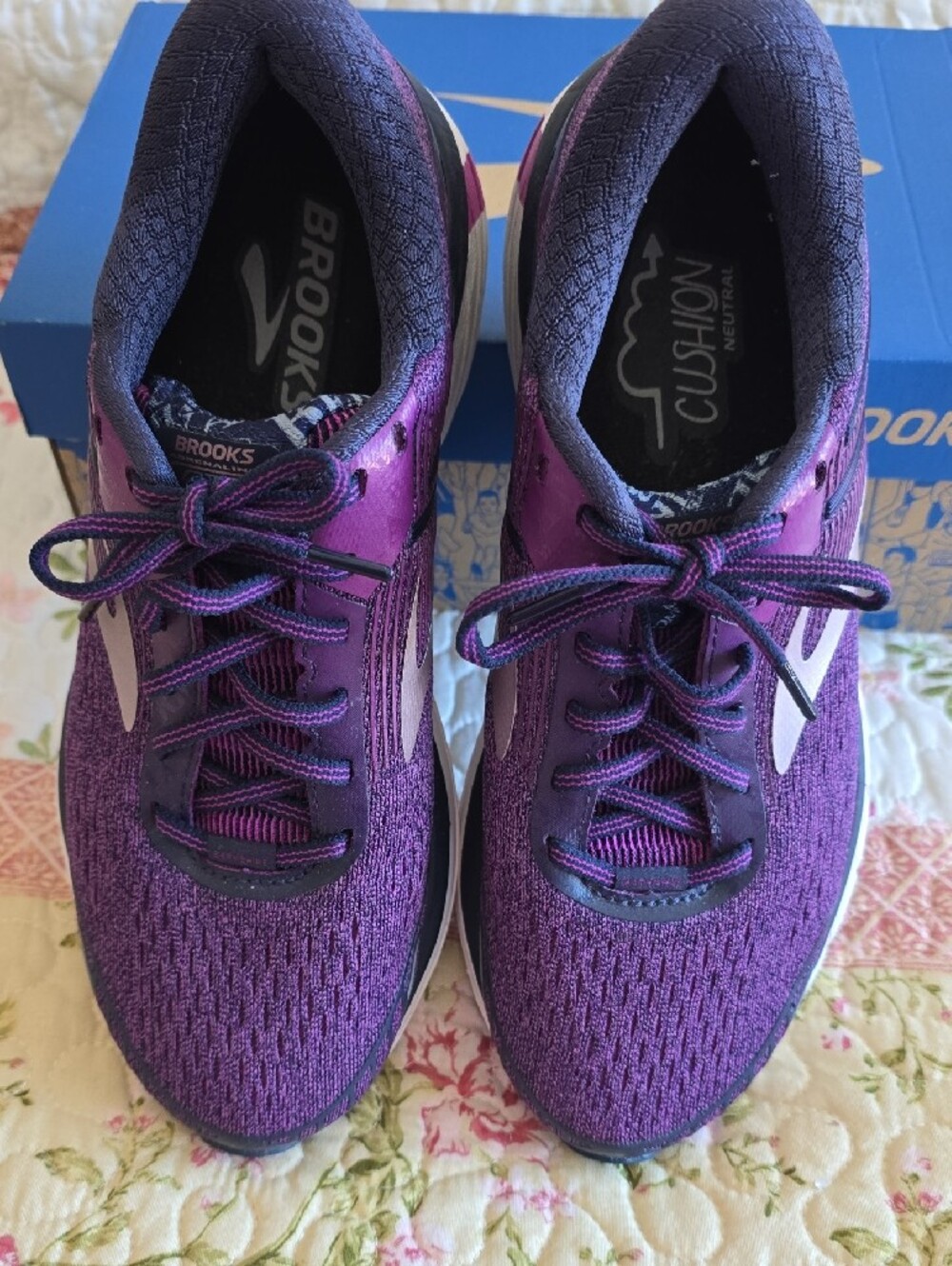 Brooks Adrenaline GTS18 Women’s Purple Athletic Running Shoes - Picture 2 of 8